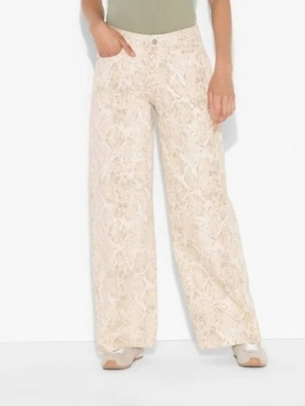 wild fable Women's Snake-Print Wide Leg Jeans in Beige and Cream